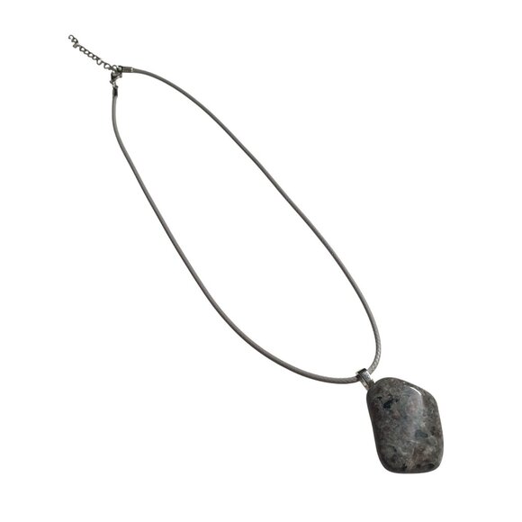 Yooperlite Granite Pendant Necklace Natural Stone UV Light Glow Gift 17" to 19" - Picture 4 of 6